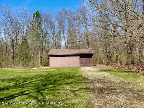 Exterior - 4157 Ballantine Rd, Dewitt, MI 48820 photo 4 of 8