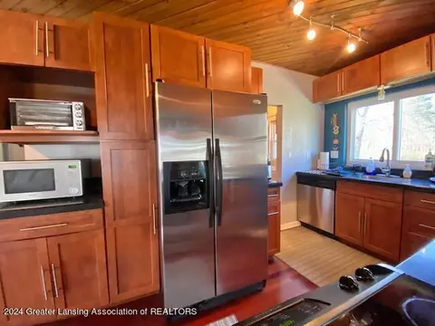 Kitchen - 4157 Ballantine Rd, Dewitt, MI 48820 photo 1 of 5