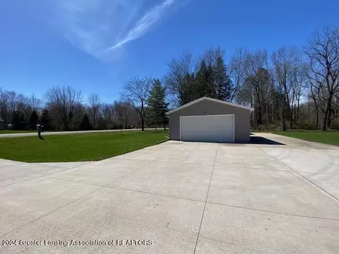 Exterior - 4157 Ballantine Rd, Dewitt, MI 48820 photo 3 of 8