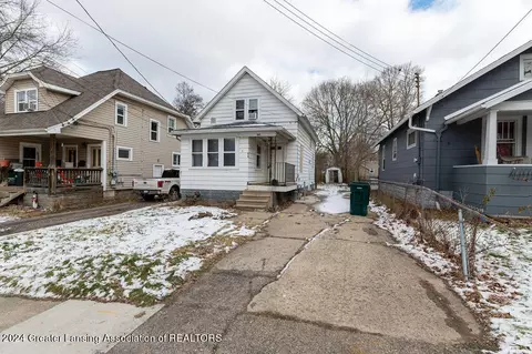 1037 Dakin St, Lansing, MI 48912