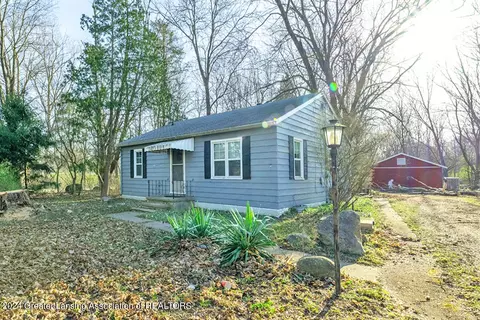 6729 Cooper Rd, Lansing, MI 48911
