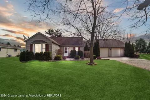 1515 Brookfield Rd, Charlotte, MI 48813