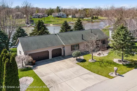 9724 Lakeview Ct, Perrinton, MI 48871