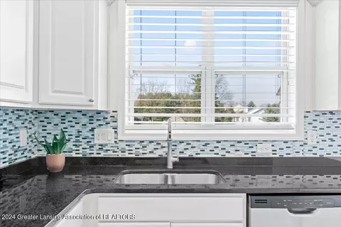 Kitchen - 2236 Wingrove Way, Dewitt, MI 48820 photo 4 of 4
