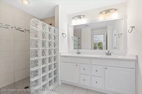 Bath - 2236 Wingrove Way, Dewitt, MI 48820 photo 4 of 6