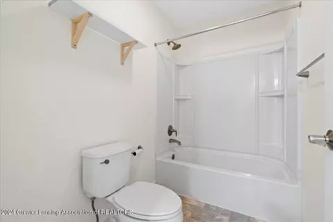 Bath - 2236 Wingrove Way, Dewitt, MI 48820 photo 3 of 6