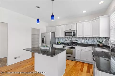 Kitchen - 2236 Wingrove Way, Dewitt, MI 48820 photo 3 of 4