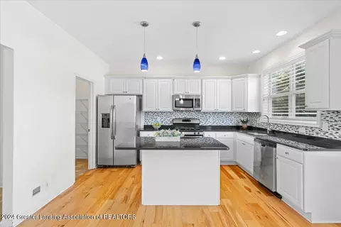 Kitchen - 2236 Wingrove Way, Dewitt, MI 48820 photo 2 of 4