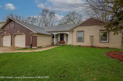 2926-2928 Stoneleigh Dr, Lansing, MI 48910