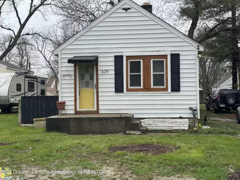 420 N Deerfield Ave, Lansing, MI 48917