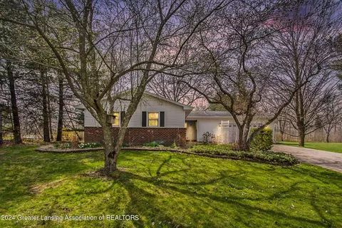 6443 Bunker Rd, Eaton Rapids, MI 48827