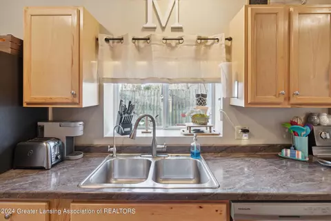 Kitchen - 15486 Outer Dr, Bath, MI 48808 photo 2 of 3