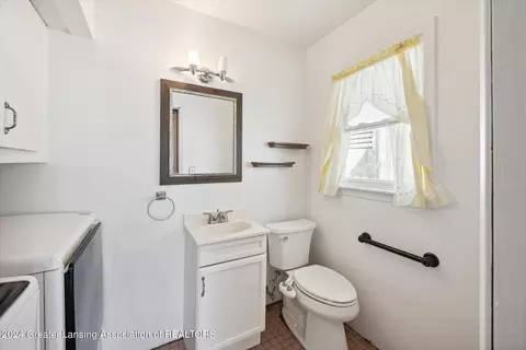 Bath - 2385 Pine Tree Rd, Holt, MI 48842 photo 2 of 3