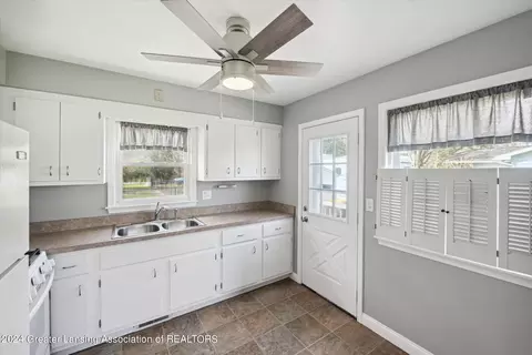 Kitchen - 2385 Pine Tree Rd, Holt, MI 48842 photo 7 of 7