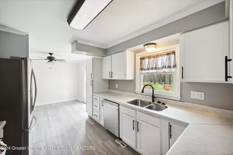 Kitchen - 2385 Pine Tree Rd, Holt, MI 48842 photo 3 of 7