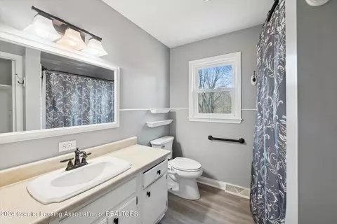 Bath - 2385 Pine Tree Rd, Holt, MI 48842 photo 1 of 3