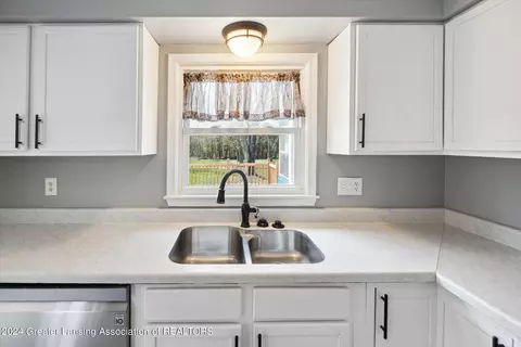 Kitchen - 2385 Pine Tree Rd, Holt, MI 48842 photo 4 of 7