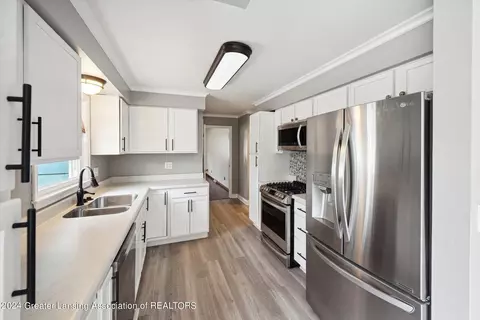 Kitchen - 2385 Pine Tree Rd, Holt, MI 48842 photo 1 of 7