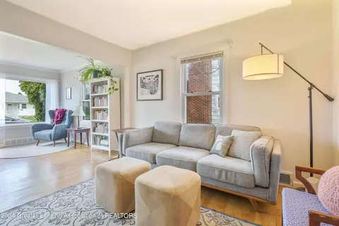 Living - 3415 Upton Rd, Lansing, MI 48917 photo 3 of 4