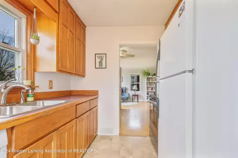 Kitchen - 3415 Upton Rd, Lansing, MI 48917 photo 3 of 4