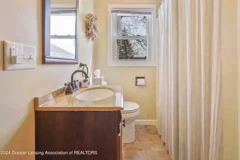 Bath - 3415 Upton Rd, Lansing, MI 48917 photo 2 of 3