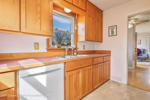 Kitchen - 3415 Upton Rd, Lansing, MI 48917 photo 2 of 4