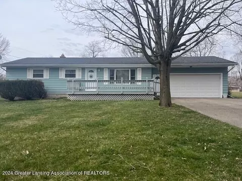 830 Chickasaw Dr, Mason, MI 48854
