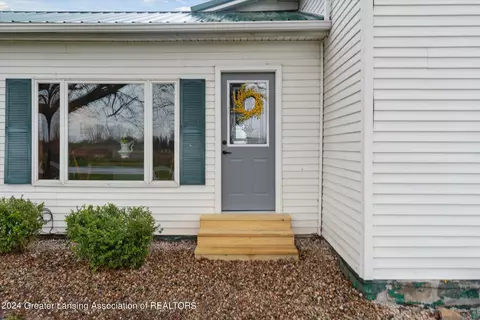 Exterior - 5857 S State Rd, Ithaca, MI 48847 photo 10 of 12