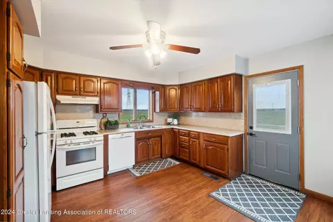Kitchen - 5857 S State Rd, Ithaca, MI 48847 photo 1 of 4