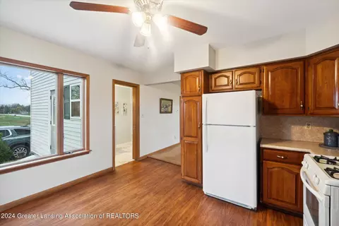 Kitchen - 5857 S State Rd, Ithaca, MI 48847 photo 3 of 4