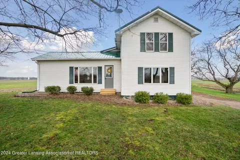 Exterior - 5857 S State Rd, Ithaca, MI 48847 photo 6 of 12