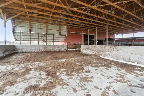 Exterior - 5857 S State Rd, Ithaca, MI 48847 photo 11 of 12