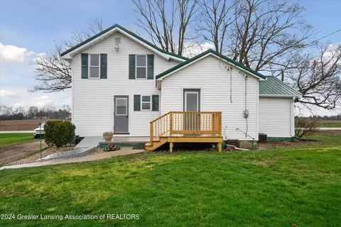 Exterior - 5857 S State Rd, Ithaca, MI 48847 photo 9 of 12