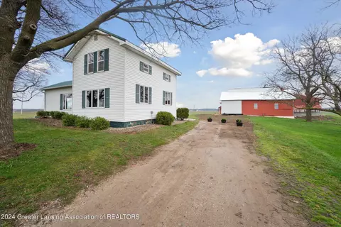 5857 S State Rd, Ithaca, MI 48847
