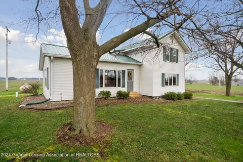 Exterior - 5857 S State Rd, Ithaca, MI 48847 photo 7 of 12