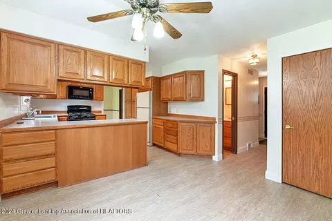 Kitchen - 5740 Forest Green Dr, Perry, MI 48872 photo 2 of 4