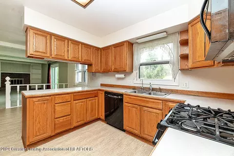 Kitchen - 5740 Forest Green Dr, Perry, MI 48872 photo 3 of 4