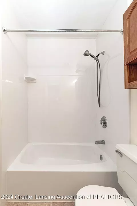 Bath - 5740 Forest Green Dr, Perry, MI 48872 photo 4 of 4