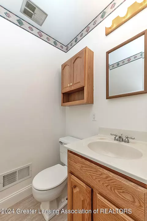 Bath - 5740 Forest Green Dr, Perry, MI 48872 photo 1 of 4