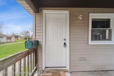 Exterior - 905 N Pine St, Lansing, MI 48906 photo 4 of 7