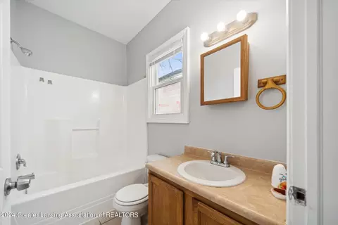 Bath - 905 N Pine St, Lansing, MI 48906 photo 1 of 1