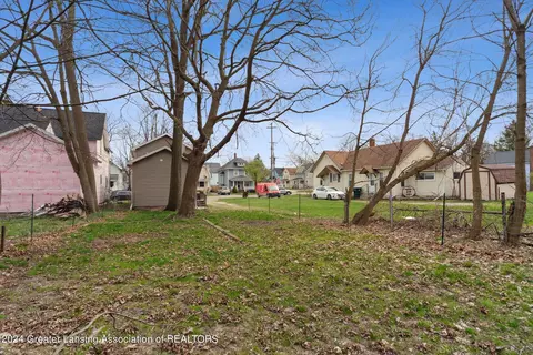 Exterior - 905 N Pine St, Lansing, MI 48906 photo 6 of 7