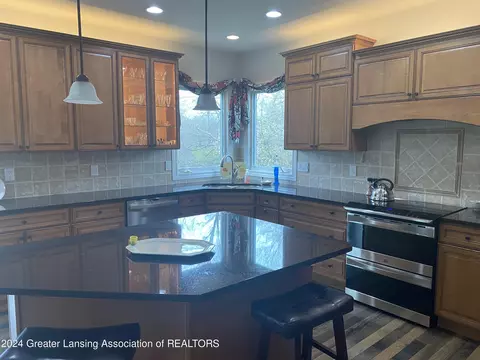Kitchen - 4677 Dimond Way, Dimondale, MI 48821 photo 2 of 7