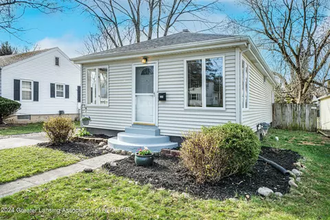 544 N Dexter Dr, Lansing, MI 48910