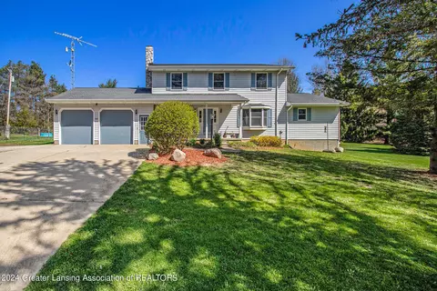 7800 Chase Lake Rd, Fowlerville, MI 48836