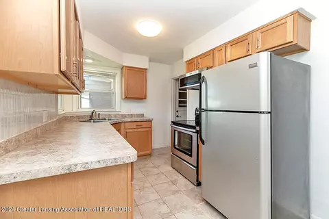 Kitchen - 2508 Devonshire Ave, Lansing, MI 48910 photo 2 of 5