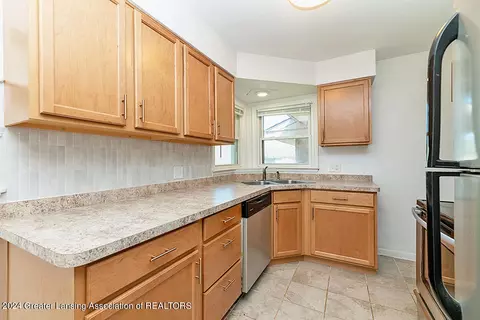 Kitchen - 2508 Devonshire Ave, Lansing, MI 48910 photo 3 of 5