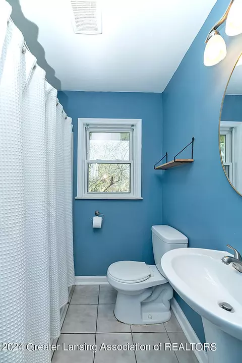 Bath - 2508 Devonshire Ave, Lansing, MI 48910 photo 1 of 4