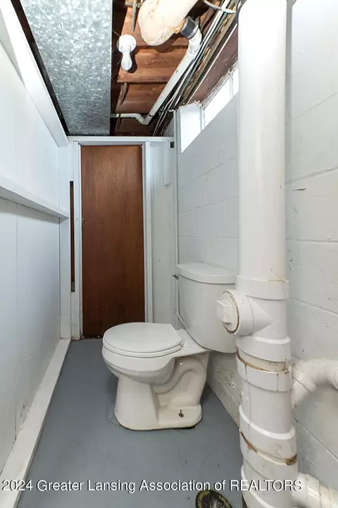 Bath - 2508 Devonshire Ave, Lansing, MI 48910 photo 4 of 4