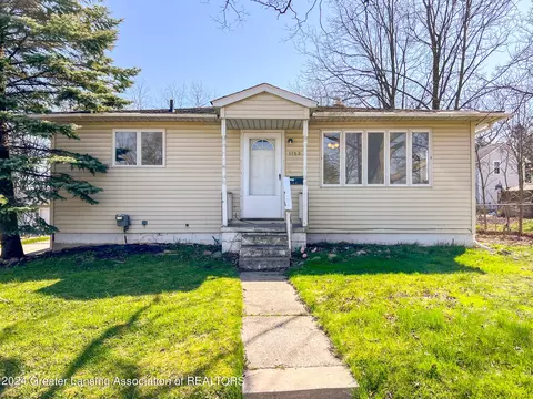 1153 S Shiawassee St, Owosso, MI 48867